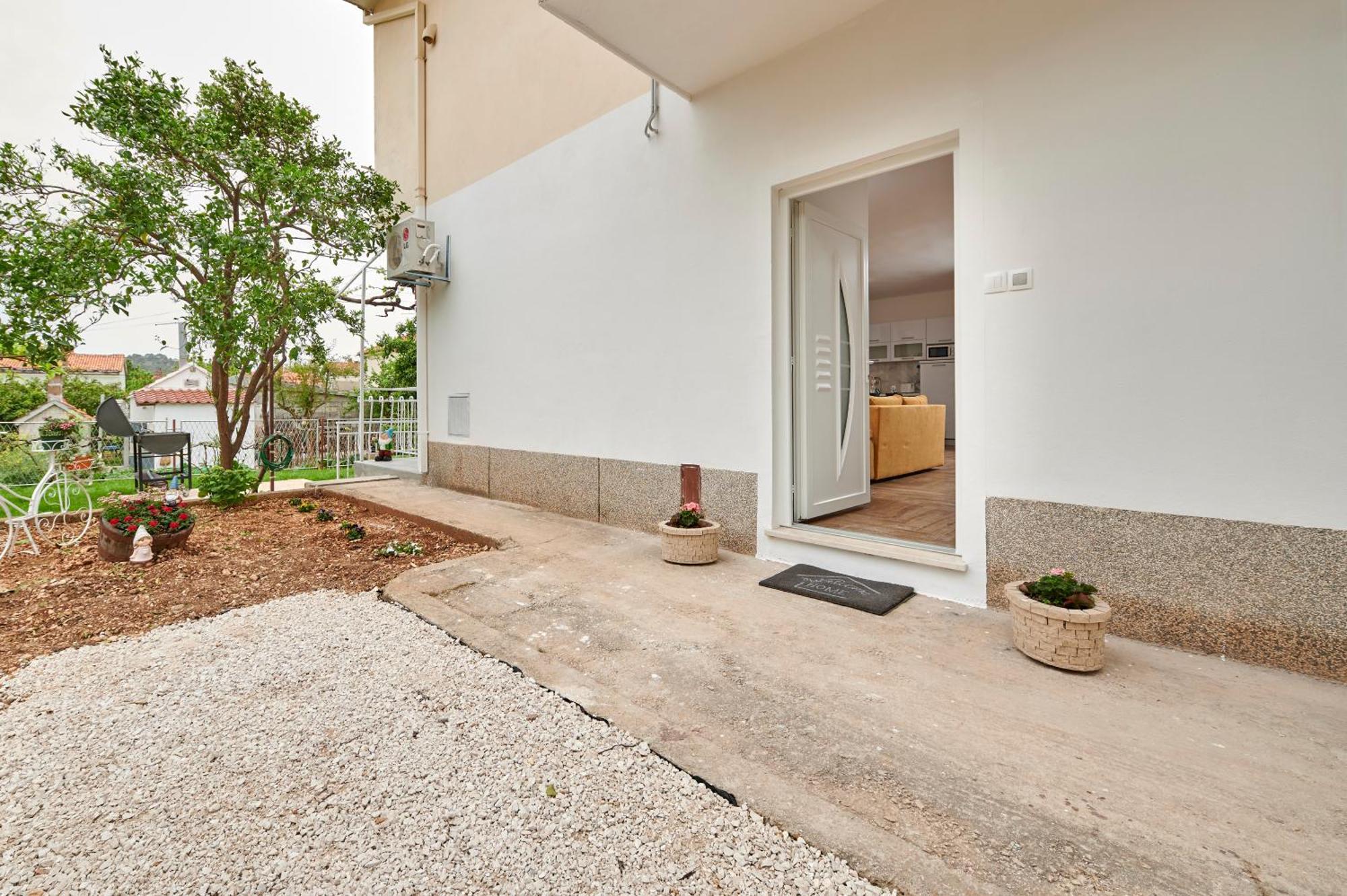 New 4* Apartman Zoa In Trogir Exterior photo